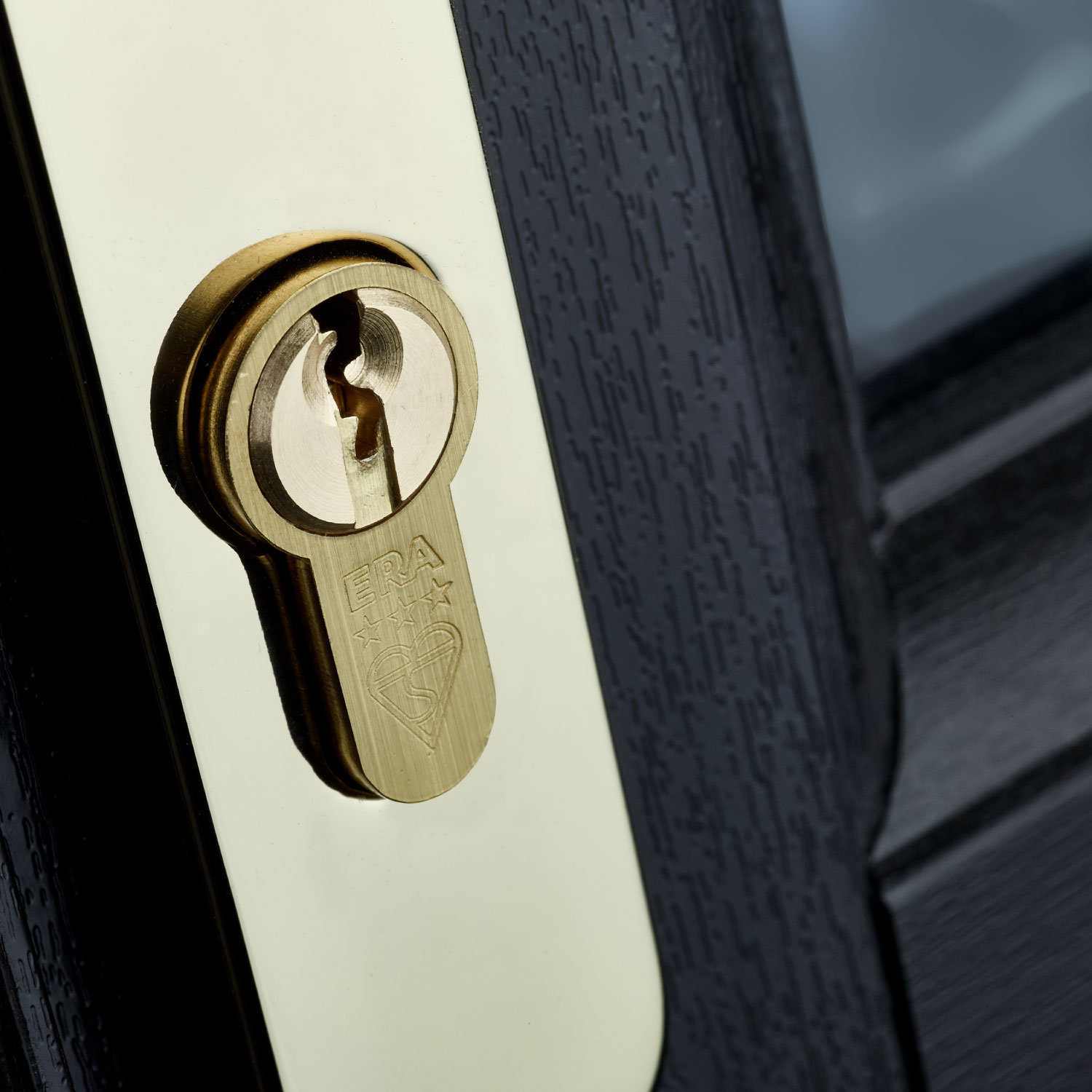 As consumer appetite for home automation continues to increase, Kerry Blackford, explores the cross-selling opportunities that smart security products present to locksmiths. 
