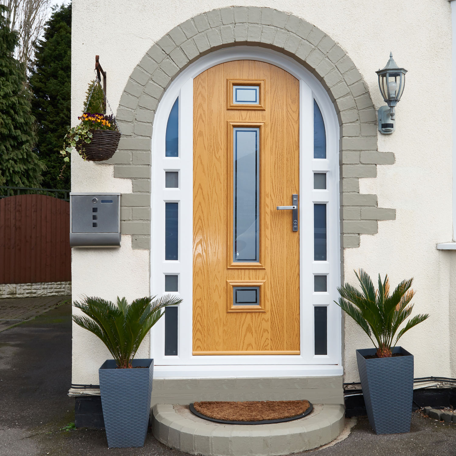 Today’s homeowners are demanding entrance doors that not only set the standard for aesthetics but also deliver ultimate levels of protection and peace of mind. 